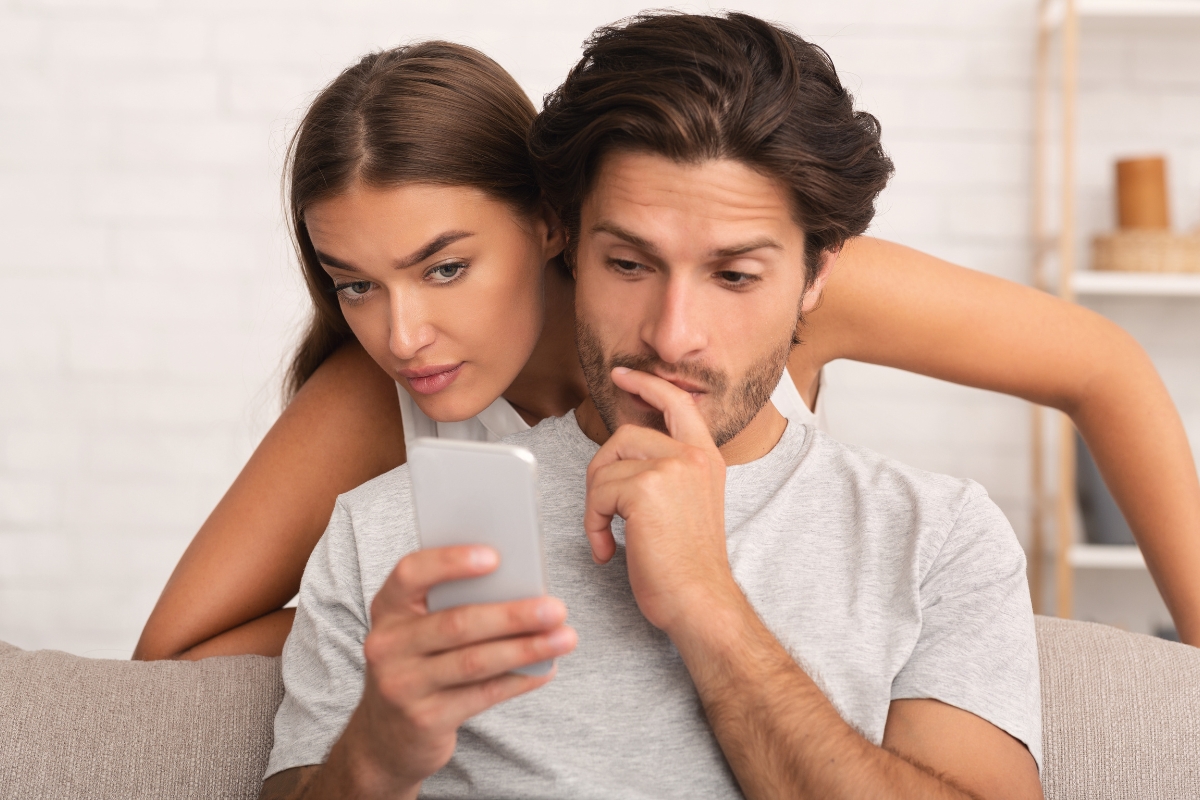 Comment savoir si mon conjoint espionne mon téléphone